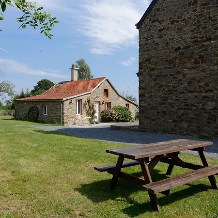 Les Trois Voisins * Bourseigne-Vieille