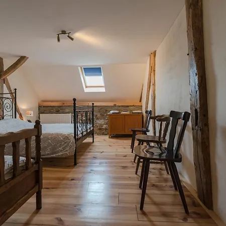 Les Trois Voisins * Bourseigne-Vieille