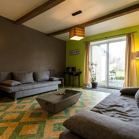 Dom wakacyjny Les Trois Voisins Bourseigne-Vieille